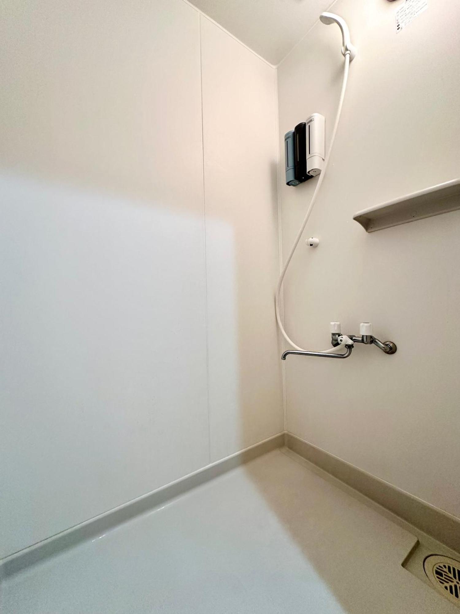 Апартаменты 鶴橋駅徒歩2分 トイレ浴室複数あり3階建て一軒家車庫付き Осака Экстерьер фото
